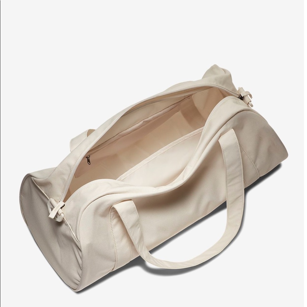 NWT Nike duffle gym Bag - Picture 6 of 8